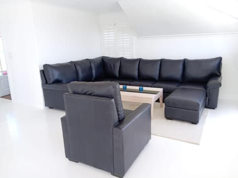 Communal lounge/ TV room, Living room, Seating area