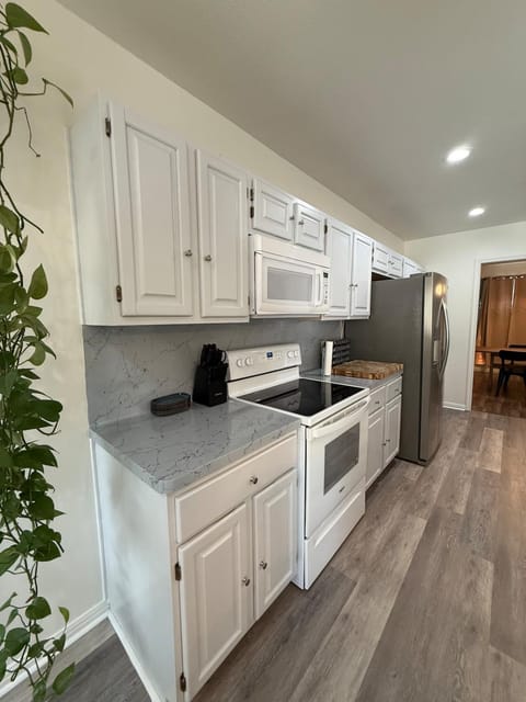 Minutes from Sea World and Fiesta Texas House in San Antonio