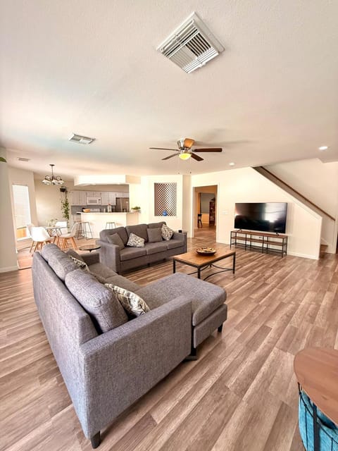 Minutes from Sea World and Fiesta Texas House in San Antonio