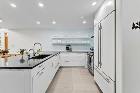 Arrowhead Oasis with Resort Perks and 5 Min Walk to Lift Apartment in Edwards