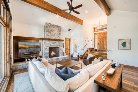 Rising Sun Retreat at Schaffer's Mill by Tahoe Getaways - Luxury Pet Friendly w Air Conditioning House in Sierra Nevada