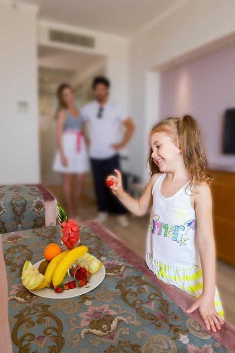 People, TV and multimedia, Bedroom, children, group of guests, Family