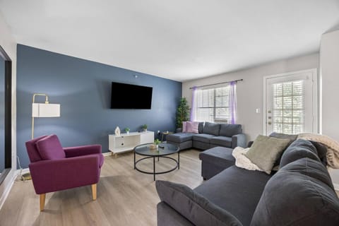 Living room, Photo of the whole room, Seating area