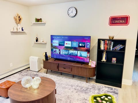 Communal lounge/ TV room, Library, TV and multimedia, Evening entertainment