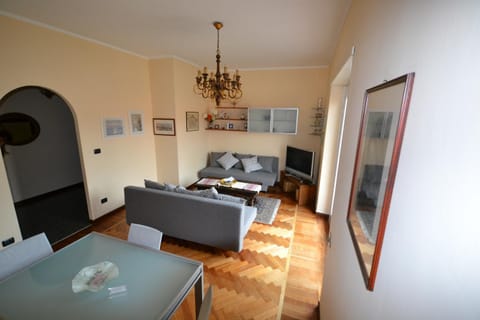 Magenta Apartment Eigentumswohnung in Varese