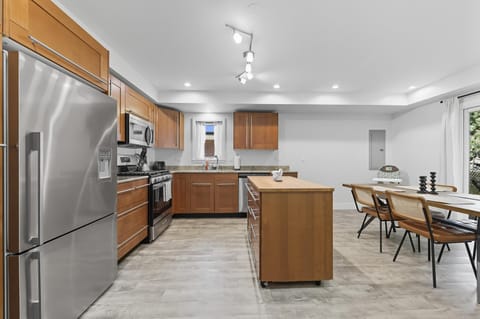 Bright Modern 3Bed 2,5Bath Evanston Home withParking home House in Evanston