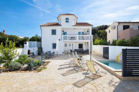 Property building, Patio, Swimming pool, sunbed