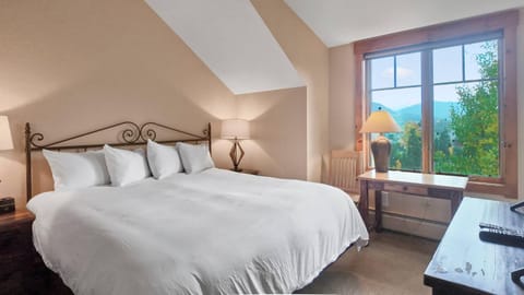 Bed, View (from property/room), Bedroom, Mountain view