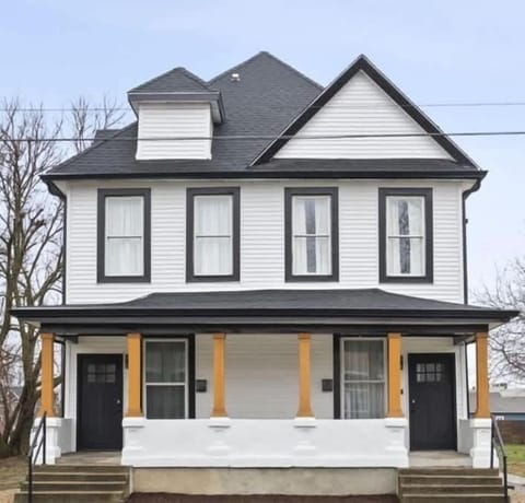 Comfort & Convenience in Circle City Family Home House in Indianapolis
