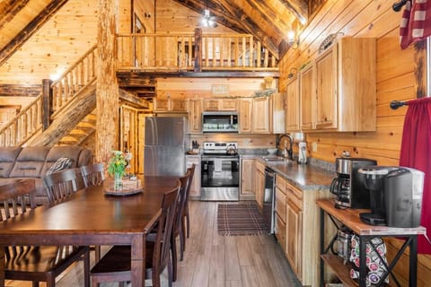 Cheerful Cabin Nestled in Serene Wooded Ravine Cabin in Laurel Township