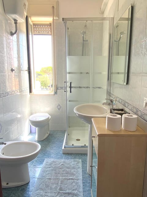 Shower, Bathroom, bidet