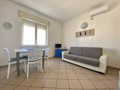 Bed, Living room, Dining area