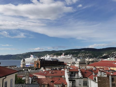 View (from property/room), Balcony/Terrace, City view, Sea view