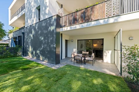 Day, Garden, Garden, View (from property/room), Balcony/Terrace, Dining area, Garden view