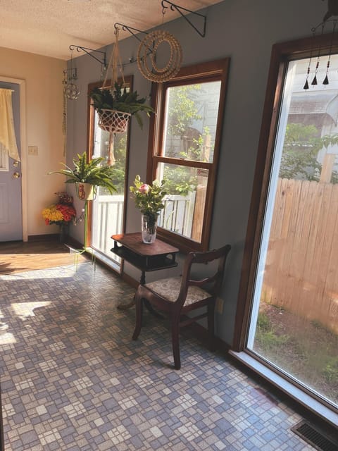 Seating area, Dining area