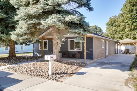 1 Mi to Dtwn CDA Pet-Friendly Home with Patio! House in Coeur dAlene