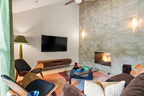 Desert Disco - 4BR Mid-Century Modern Design House in Austin