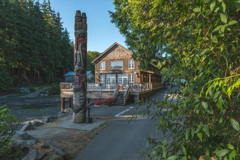 Restaurant/places to eat, Lounge or bar