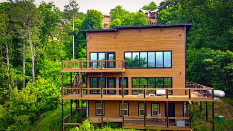 Property building, Day, Natural landscape, View (from property/room), Balcony/Terrace
