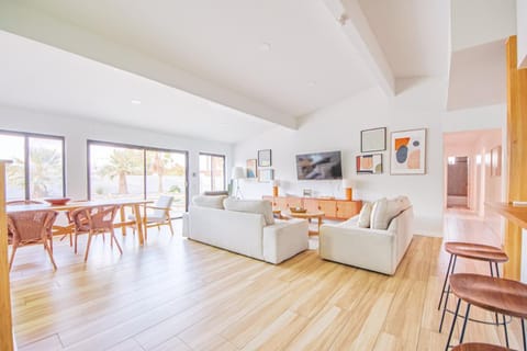 Luxury Escape Villa Game Room Pool MNT views Villa in Palm Springs