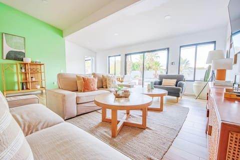 Luxury Escape Villa Game Room Pool MNT views Villa in Palm Springs