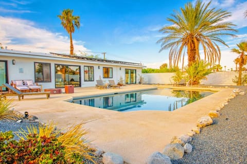 Luxury Escape Villa Game Room Pool MNT views Villa in Palm Springs