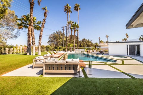 Iconic Sleeps 14 in Style Poolside Spa Villa in Palm Springs
