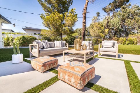 Iconic Sleeps 14 in Style Poolside Spa Villa in Palm Springs