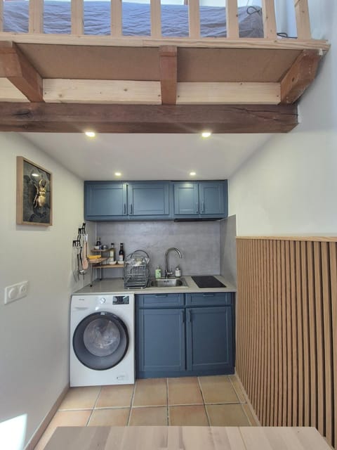 Kitchen or kitchenette, stove