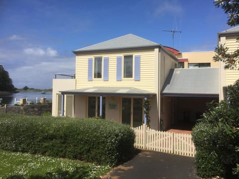 Dockside Waterfront Indulgence House in Port Fairy