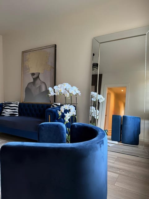 3 KING Beds Free parking Stay close and stay cozy Apartment in Pittsburgh