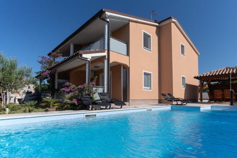 Property building, Swimming pool