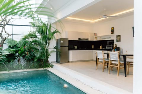 Dining area, kitchen