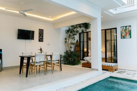 Dining area, Swimming pool