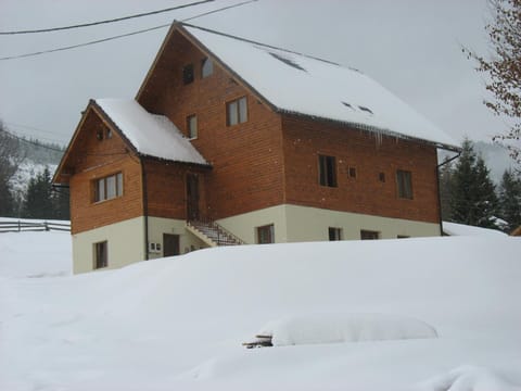 Pensiunea Aries Bed and Breakfast in Cluj County
