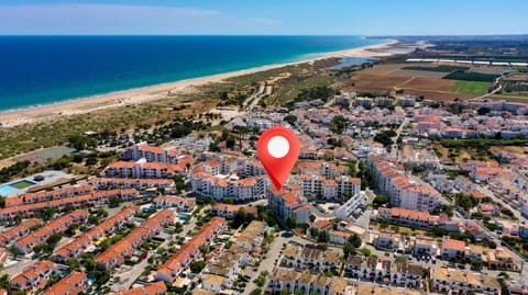 Property building, Neighbourhood, Natural landscape, Bird's eye view, Beach, Sea view, Street view, Location