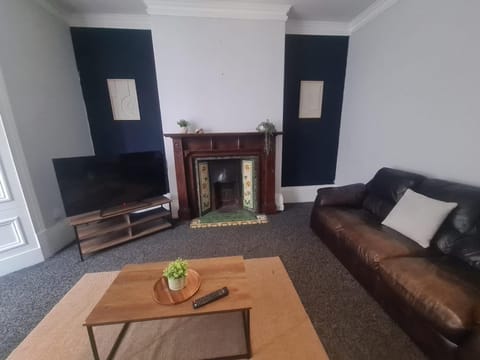Modern Comfortable 3 and 4 Bed Houses Apartment in Sunderland