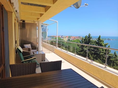 Balcony/Terrace, Garden view, Landmark view, Sea view, Quiet street view