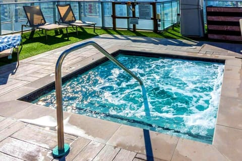 Property building, Hot Tub