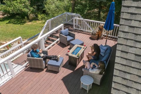 Cove Lakeside Jacuzzi, Central AC, Stunning View House in Big Bear