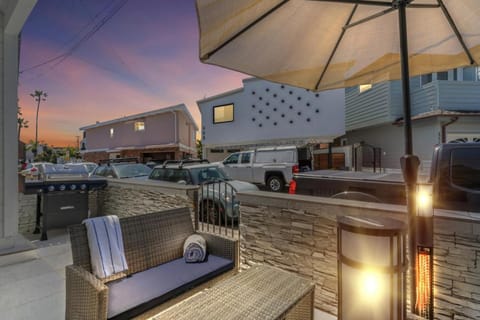 4 Car Parking Steps 2 Lido Village Marina Phenomenal Location House in Balboa Peninsula