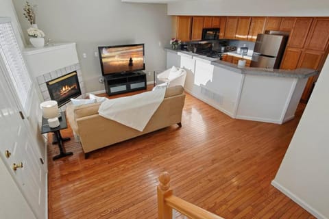 The Golden Townhouse Walk to downtown Pets Welcome House in Golden