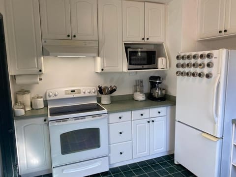 Kitchen or kitchenette, oven