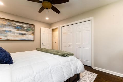 The Dome Home - 3BR House 1mi to ND House in South Bend