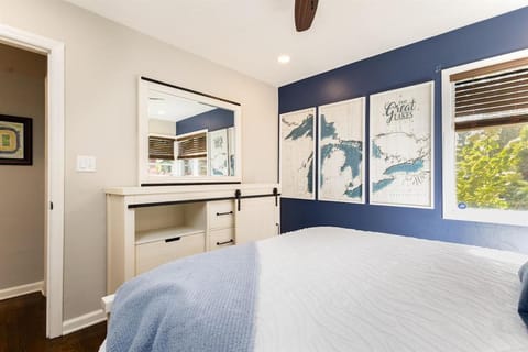 The Dome Home - 3BR House 1mi to ND House in South Bend