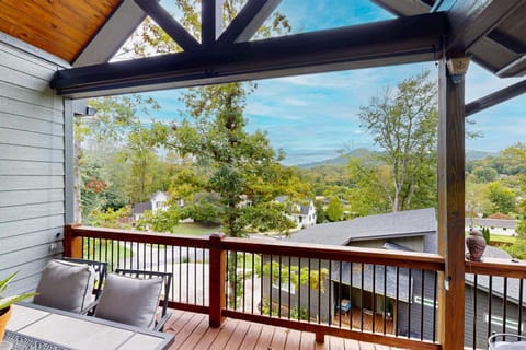 Whispering Reeds House in Lake Junaluska