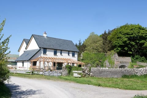 Facade/entrance, Summer, Garden