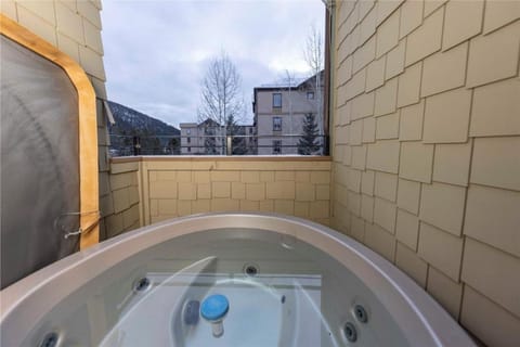 24 Autumn Brook townhouse House in Keystone