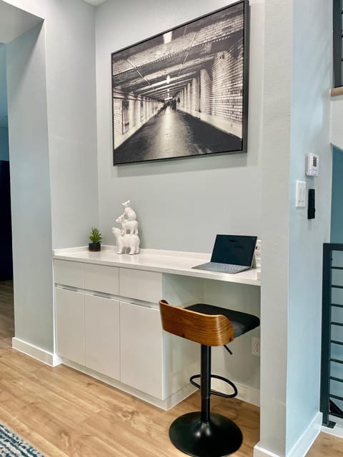 3br 35ba Rooftop View - Walk To Alamo Dome House in San Antonio