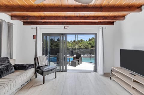 Living room, Lake view